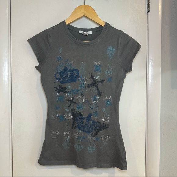 Charlotte Russe Y2K Grunge Graphic Baby Tee. Size: Small. Gray. - Picture 1 of 6